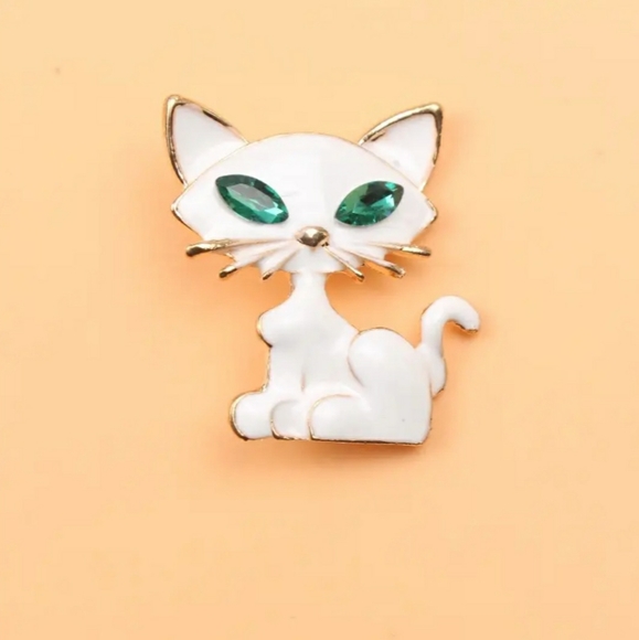 Elegant White Cat Brooch with Green Eyes - Picture 2 of 5
